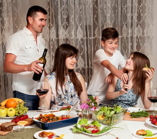 Free Photo front view of parents with children at dinner table