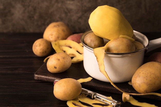 Free photo front view raw potatoes assortment