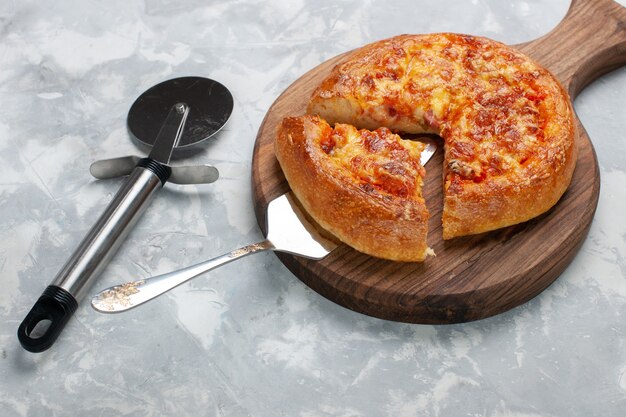 Front view sliced pizza baked with cheese on light white