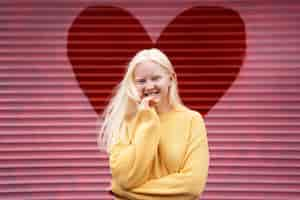 Free photo front view smiley albino woman outdoors