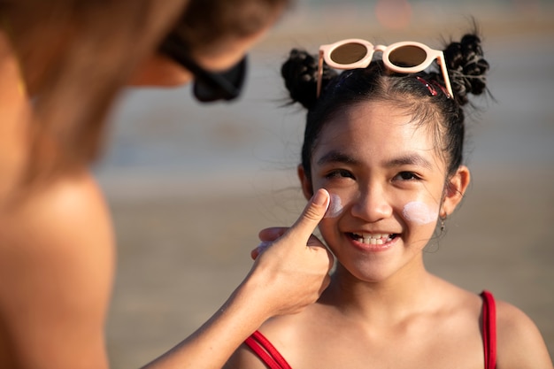 Free photo front view smiley kid with sunscreen