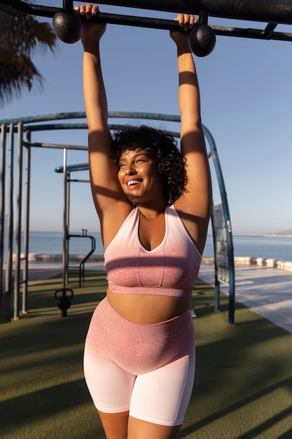 Free photo front view smiley woman wearing sporty clothes