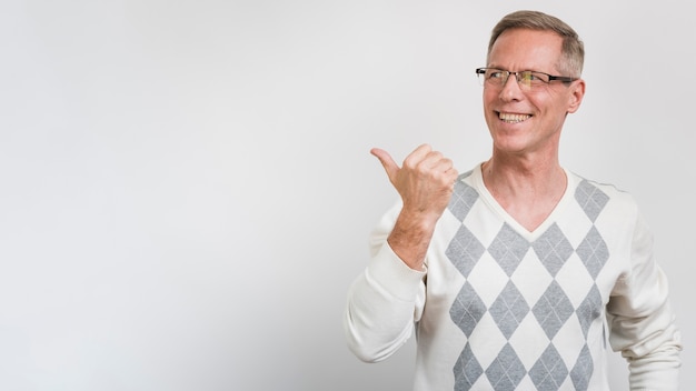 Front view of smiling father with copy-space