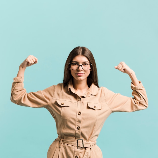 Free photo front view strong woman in studio