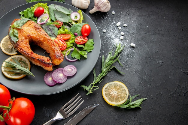 Free photo front view tasty cooked fish with fresh vegetables on dark background photo seafood food dish meat color