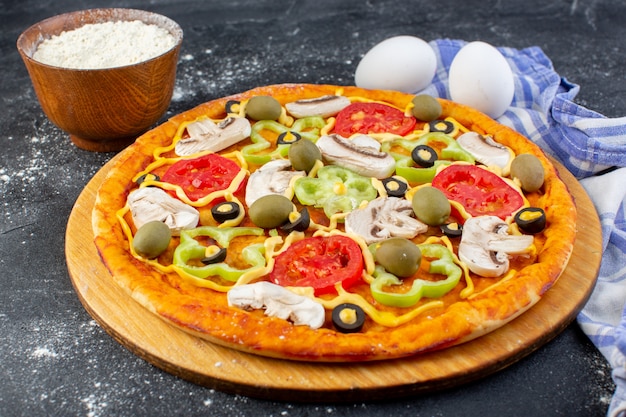 Front view tasty mushroom pizza with red tomatoes bell peppers olives and mushrooms