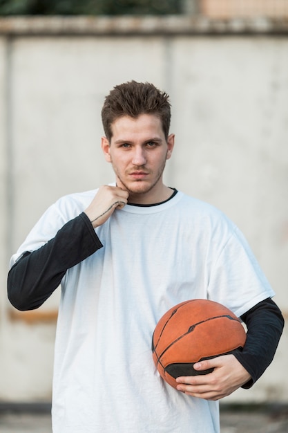 Free photo front view urban basketball player