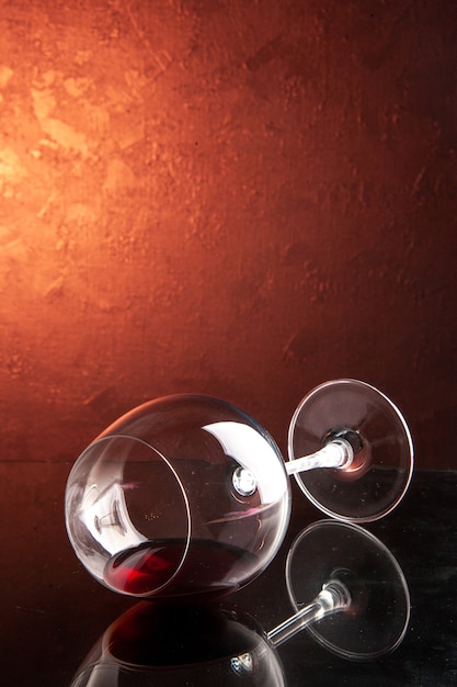 Free photo front view wine glass on a dark color champagne xmas alcohol drink