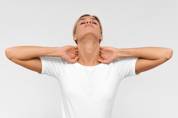 Free photo front view of woman doing physiotherapy exercises for neck