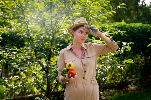 Free photo front view woman holding peppers