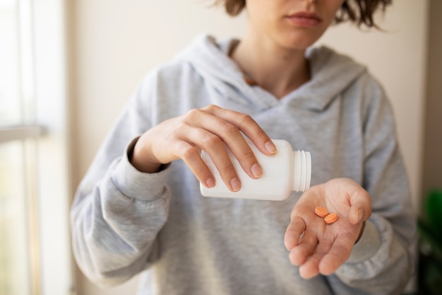 Free photo front view woman holding pills