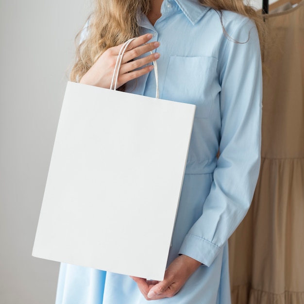 Free Photo front view woman holding shopping bag