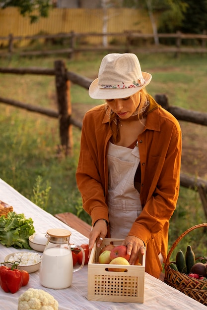 Free photo front view woman living at farmhouse