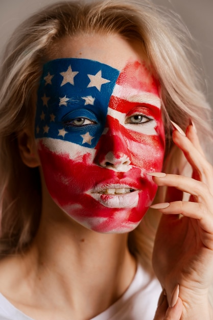 Free photo front view woman posing with usa makeup