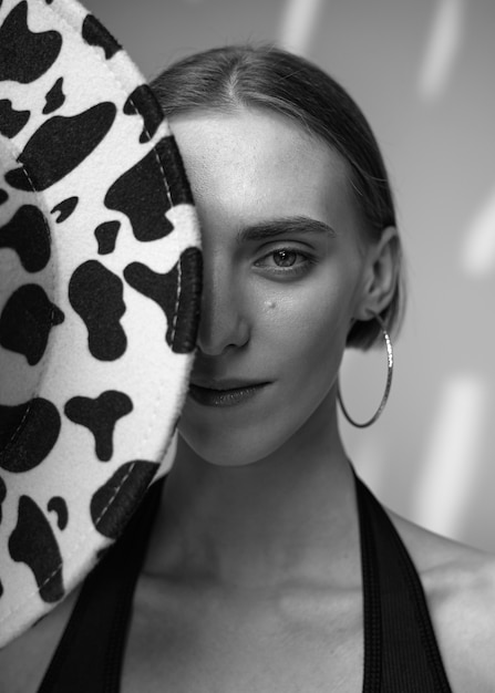 Free photo front view woman with cowboy hat black and white