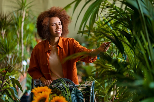 Free photo front view woman with sunflowers