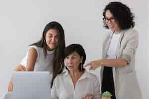 Free photo front view women working together on a project