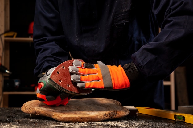 Free photo front view worker holding iron