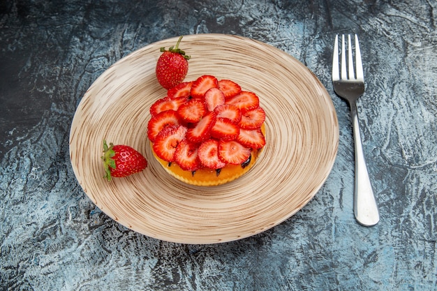 Free Photo front view of yummy cake with fresh strawberries on dark surface