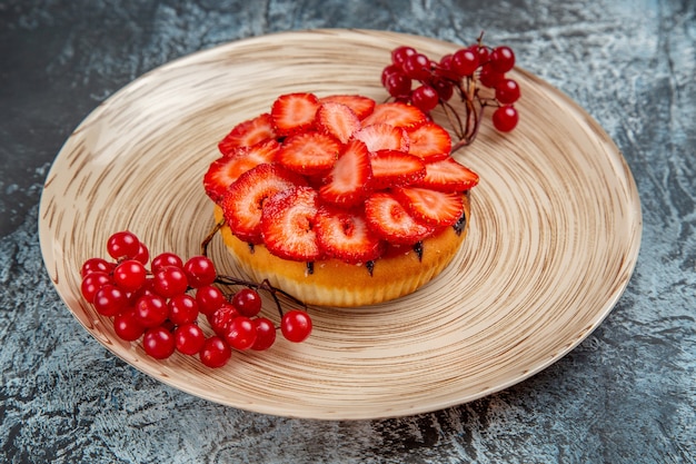 Free Photo front view of yummy strawberry cake with red berries on dark surface