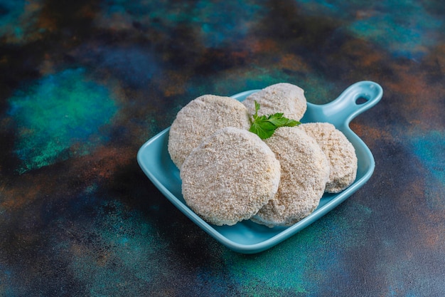 Free Photo frozen homemade round cutlets.