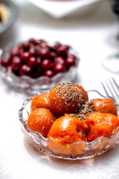 Free Photo fruits and berries served in glass plate