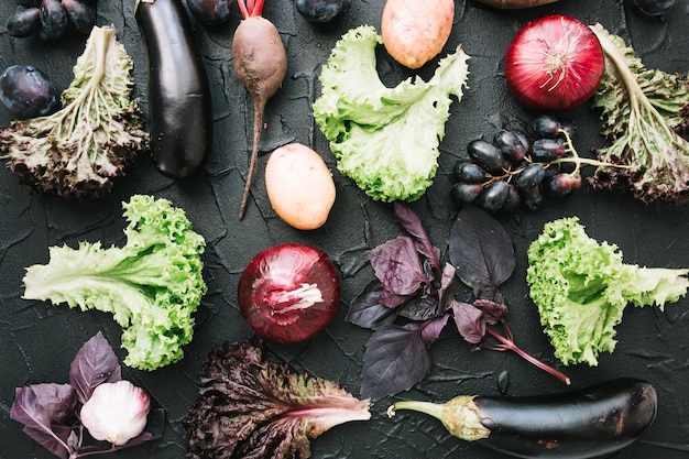 Free Photo fruits and vegetables on dark background