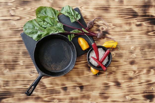 Free Photo frying pan with ingredients