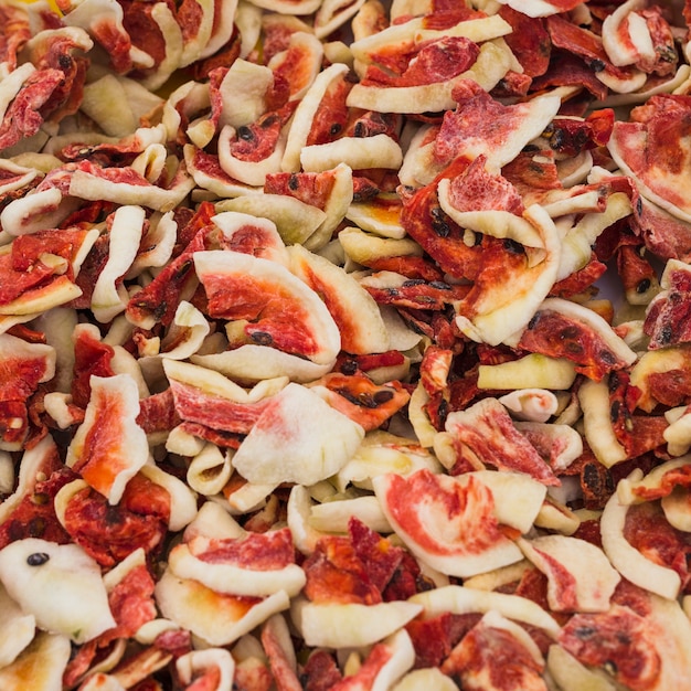 Free photo full frame of red delicious fruit slices