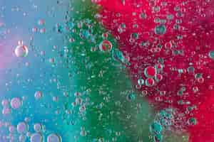 Free photo full frame shot of oil bubbles floating on multi colored background