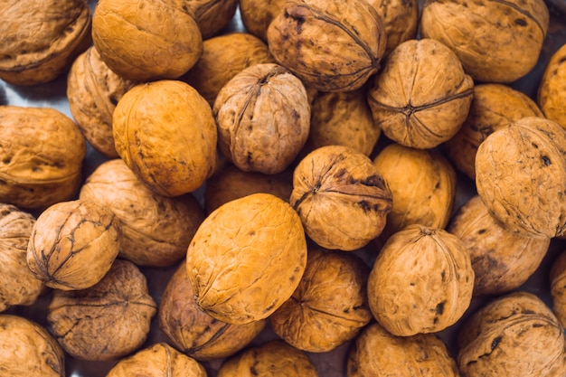 Free photo full frame of whole walnuts