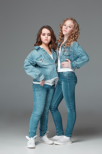 Free photo full length of young slim female girl in denim jeans on gray background