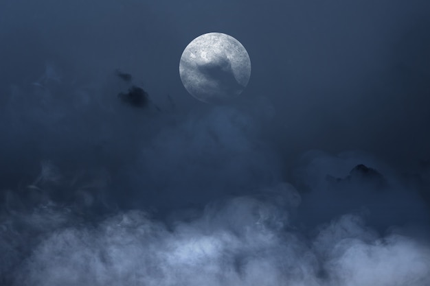 Free photo full moon with dark cloudscapes on the night. halloween concept