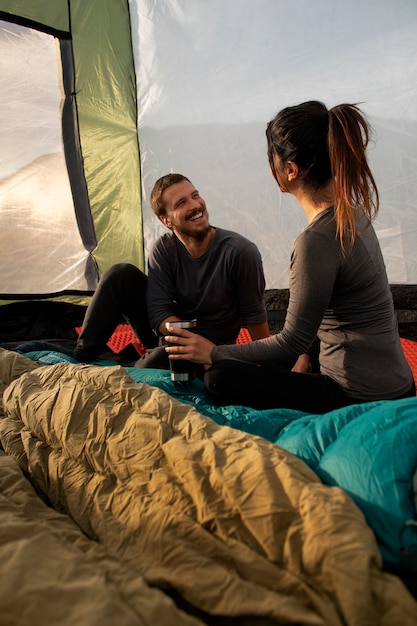 Free photo full shot adventurous couple bivouacking