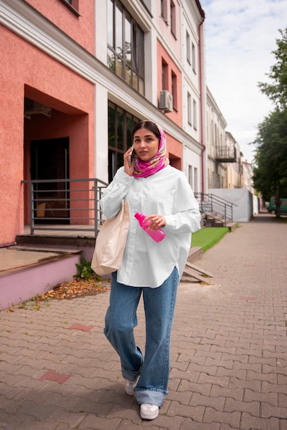 Free photo full shot arab woman wearing hijab