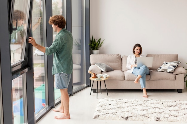 Full shot couple in living room