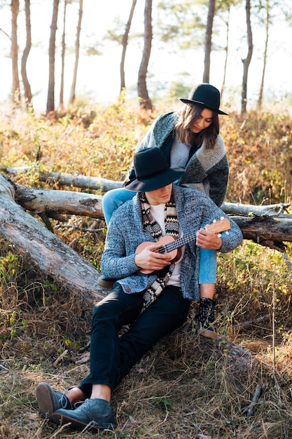 Free photo full shot cute couple in the nature