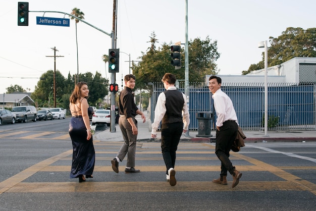 Free photo full shot friends walking to prom