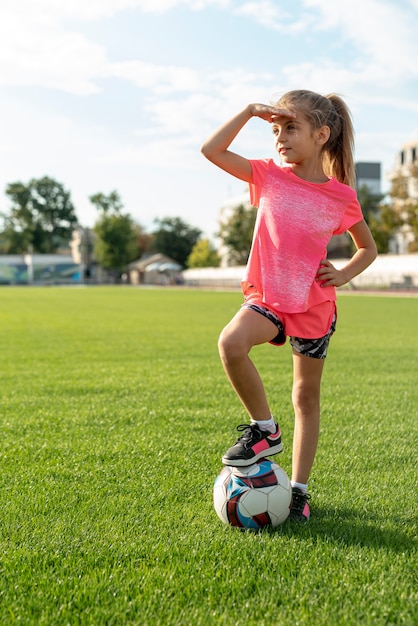 Free photo full shot of girl in pink t-shirt