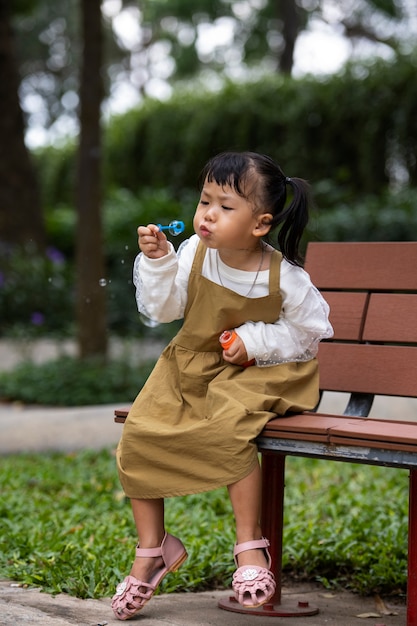 Free photo full shot girl sitting on bench