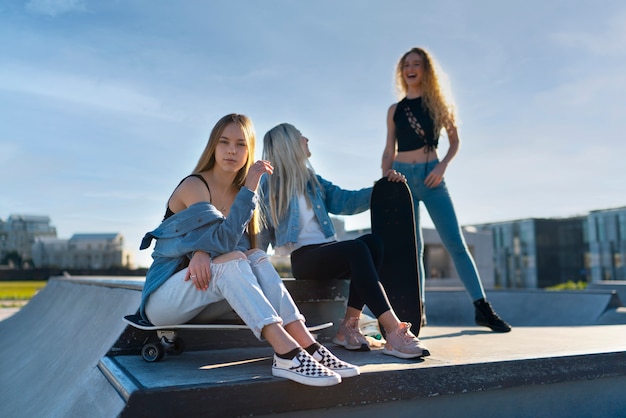 Full shot girls in skate park