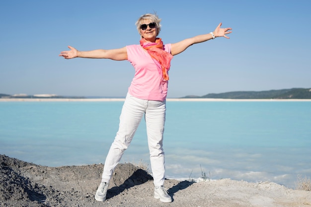 Full shot happy woman posing