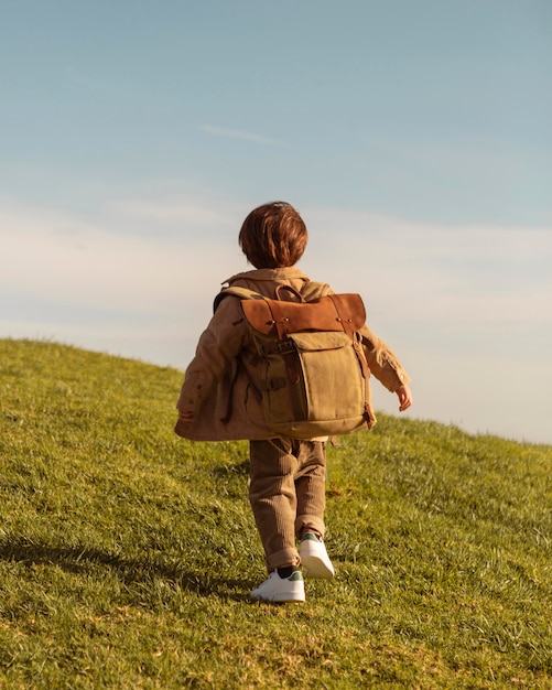 Free photo full shot kid with backpack