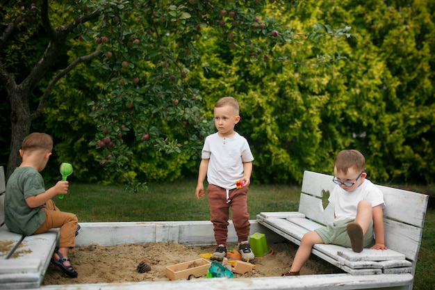 Free photo full shot kids spending time outdoors