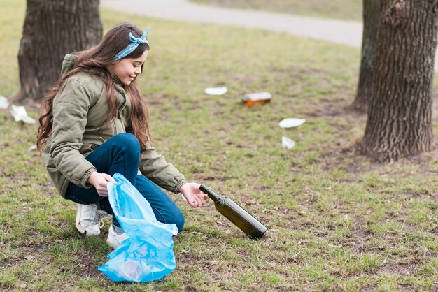 Free photo full shot of little girl cleaning the ground