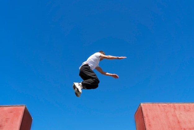 Free photo full shot man doing parkour