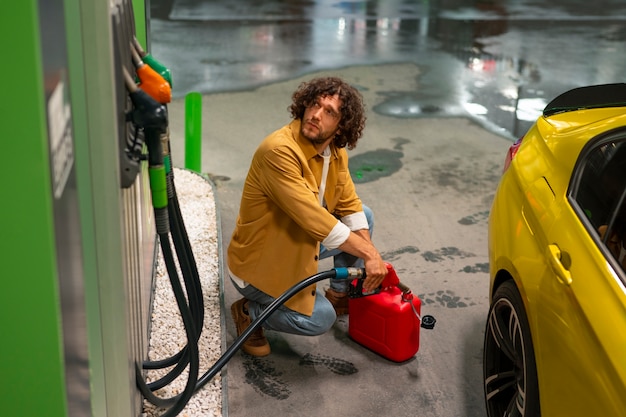 Free photo full shot man at gas station