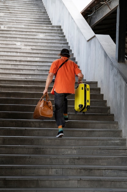 Free photo full shot man traveling with baggage