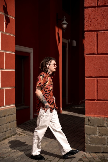 Free photo full shot man with afro dreadlocks walking