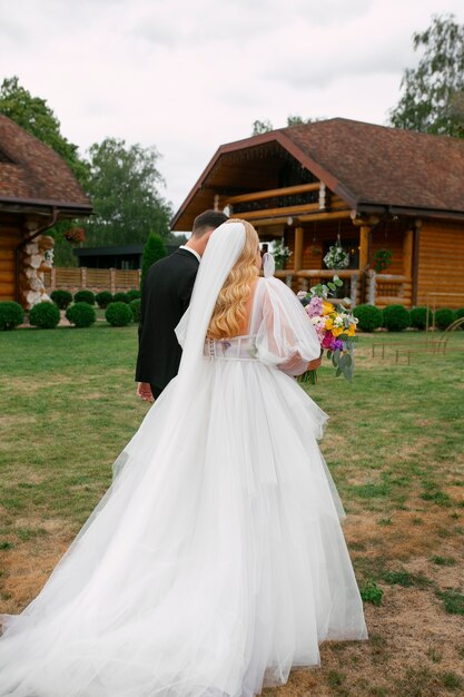 Full shot married couple posing